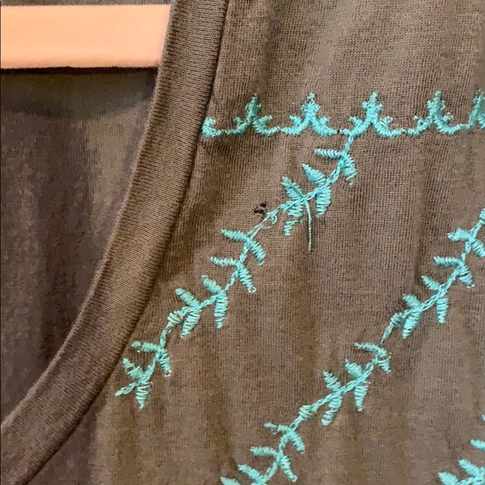 Embroidered tee - Picture 4 of 4